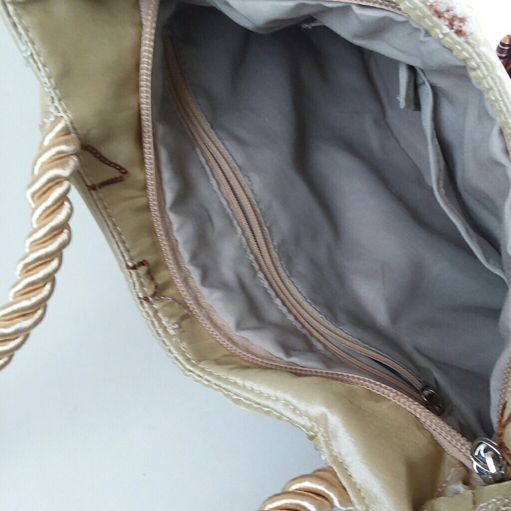 Cream Colored Handbag - Picture 4 of 4